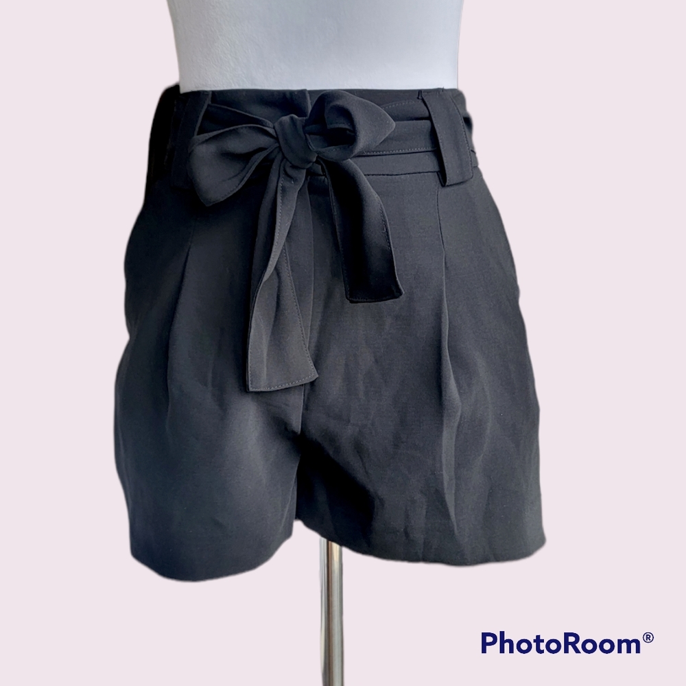 H&M WOMEN'S SHORTS BLACK SIZE 2